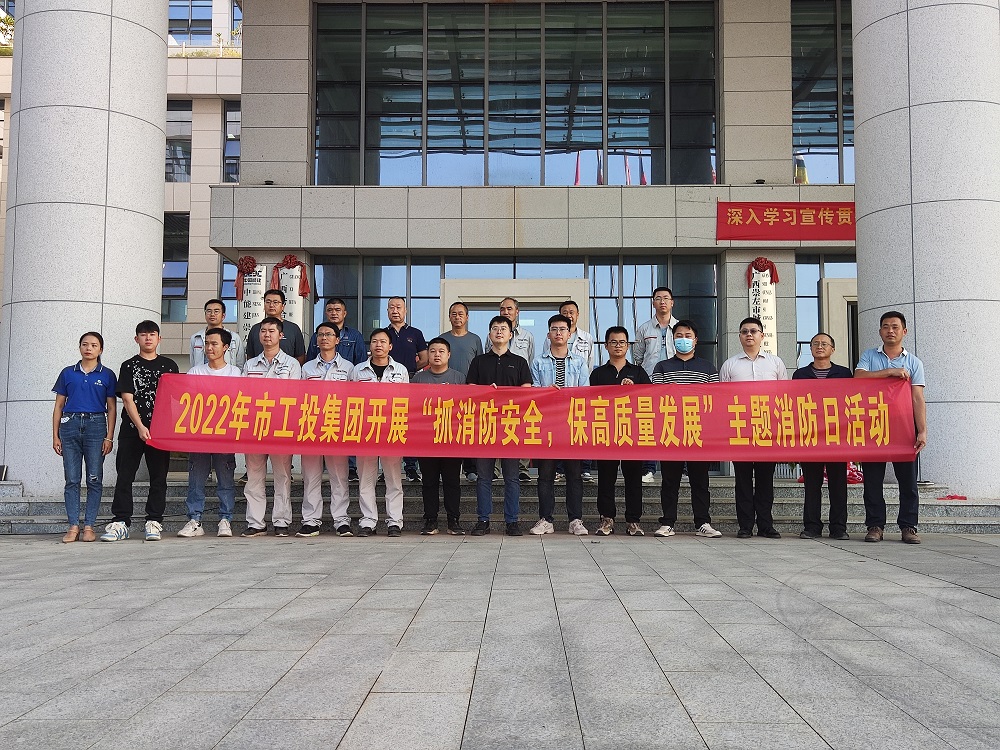 1668645513168716.jpg 合影.jpg