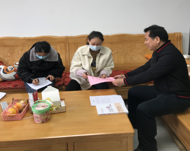 1670979383211685.jpg 01 颜家伟副总经理到梅鸿月同志家中开展廉政家访.jpg