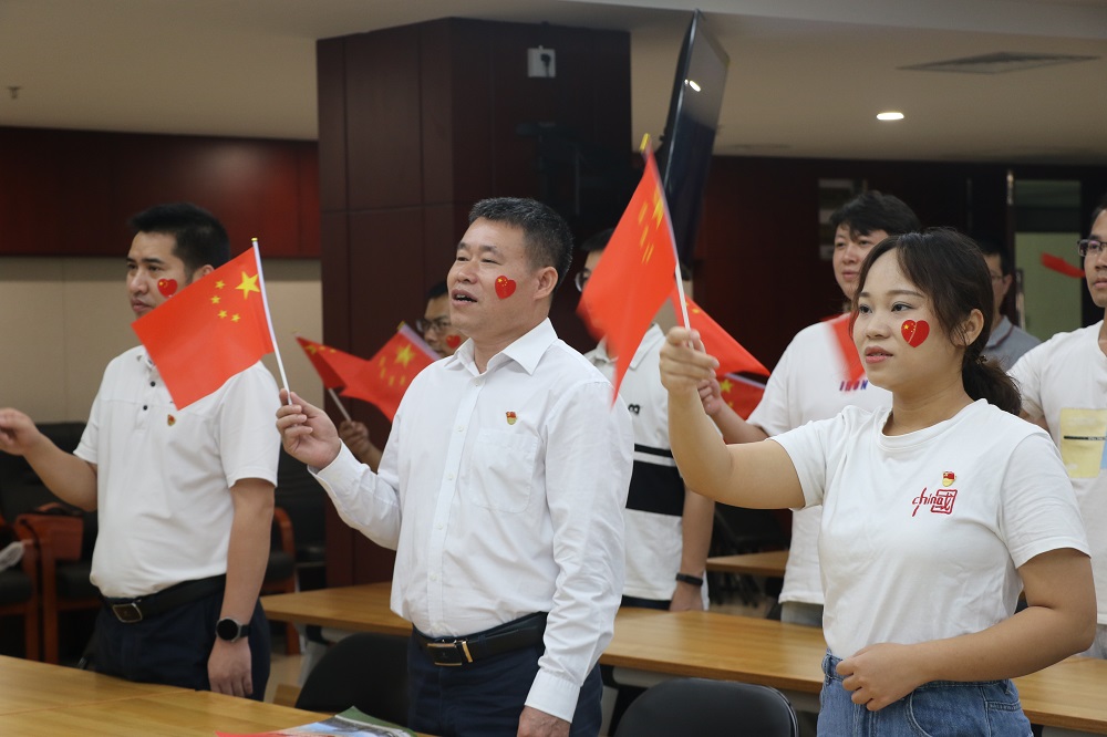 1671764447162029.jpg 04 9月30日,J9官方直营组织全体党员合唱红歌《我和我的祖国》.JPG