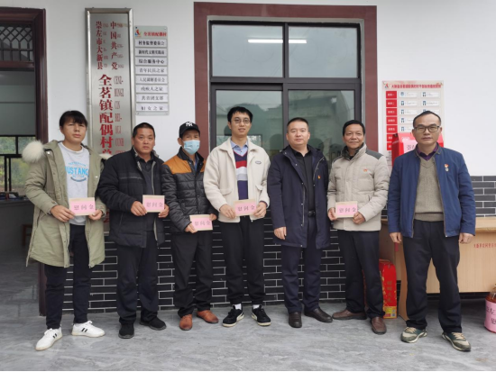 1673605766274131.jpg 03 集团党委慰问各位老党员、脱贫户和监测对象、驻村第一书记和村委干部.jpg