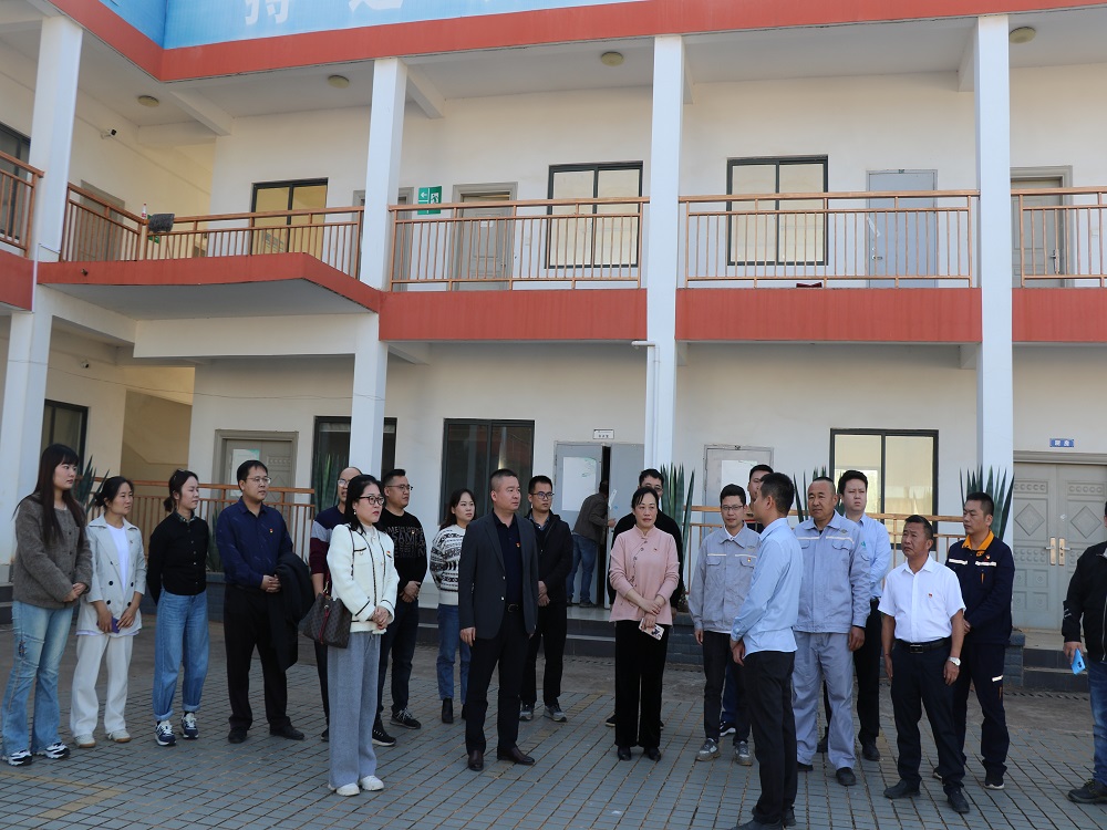 1702035793114915.jpg 到中泰崇左产业园供水工程项目点开展调研.JPG